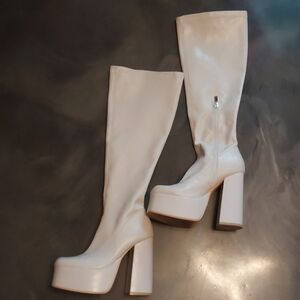 Chic White Platform Heeled Boots